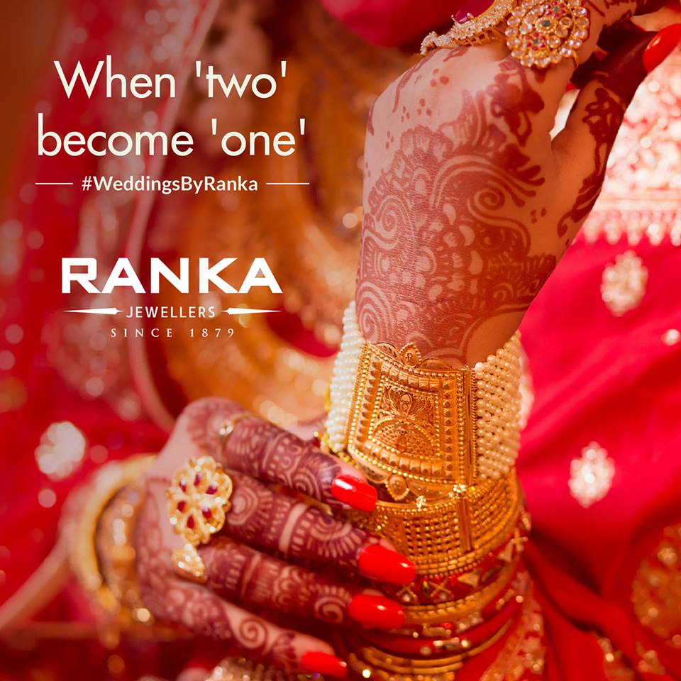 A smile is the best curve on a Bride’s visage.