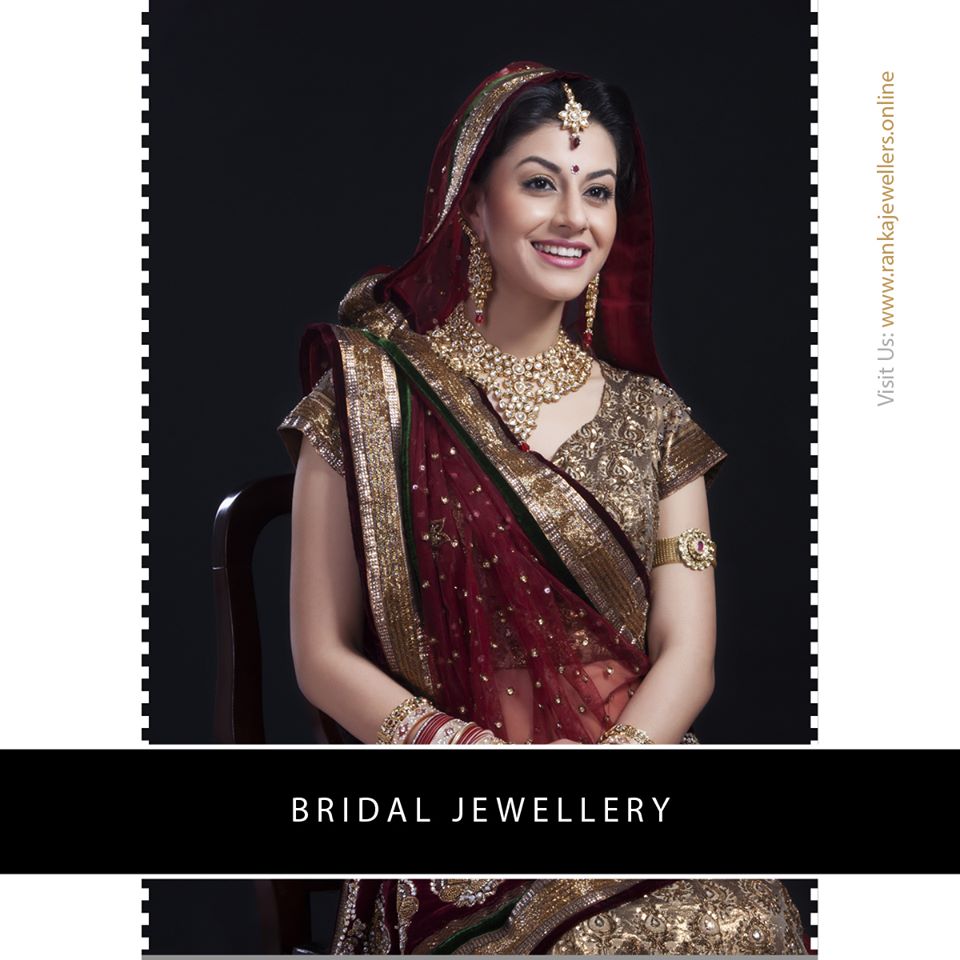 A smile is the best curve on a Bride’s visage.