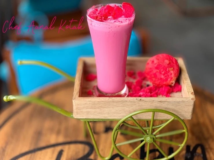RED VELVET CHEESE SHAKE
