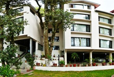 Book the Deluxe Hotels in Dalhousie at lowest price